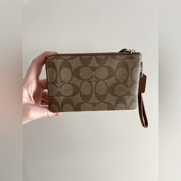 NWT Coach Wristlet - Picture 2 of 7